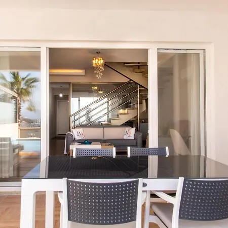 Spacious Perfect Flat With Private Pool Apartman