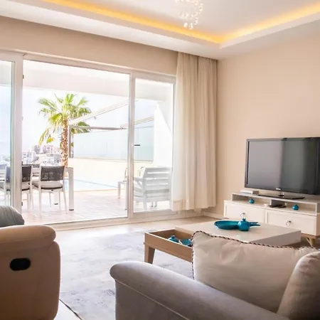 Spacious Perfect Flat With Private Pool * Kusadası
