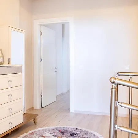 Spacious Perfect Flat With Private Pool Appartamento Kusadası
